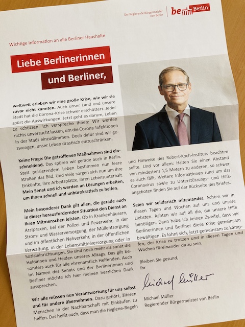 ミュラー市長の写真とメッセージがカラーで印刷された手紙