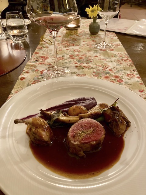 赤ワインソースの肉料理